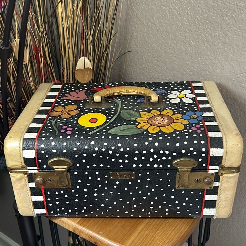 Vintage Luce floral painted picnic carrier, decor